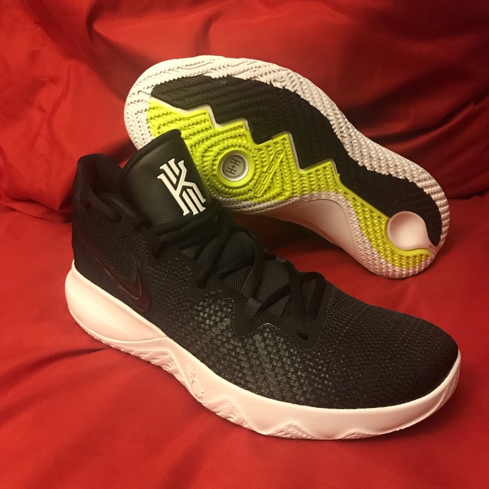 Kyrie Flytrap “Black”